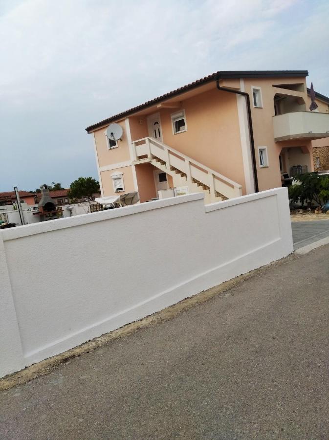 Apartmani Darija Vir Exteriör bild
