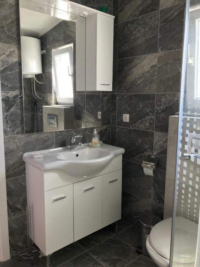 Apartmani Darija Vir Exteriör bild